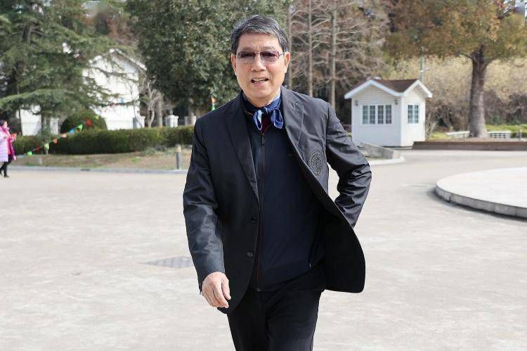 纲手被扒开腿做同人免费