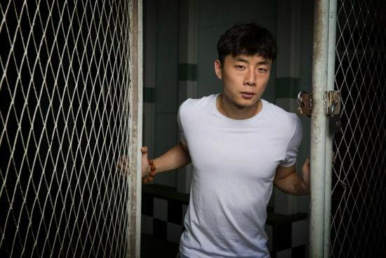 抗击洪水泛滥的荡妇