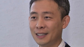 他揉捏她的双乳挺进她的身体视频