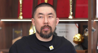 美女扒开腿露内裤免费看